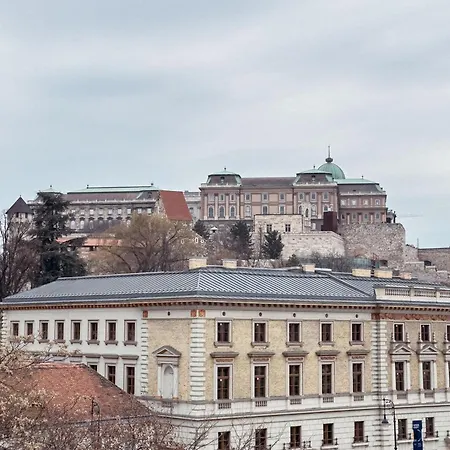 Buda Castle View Grand Apartment