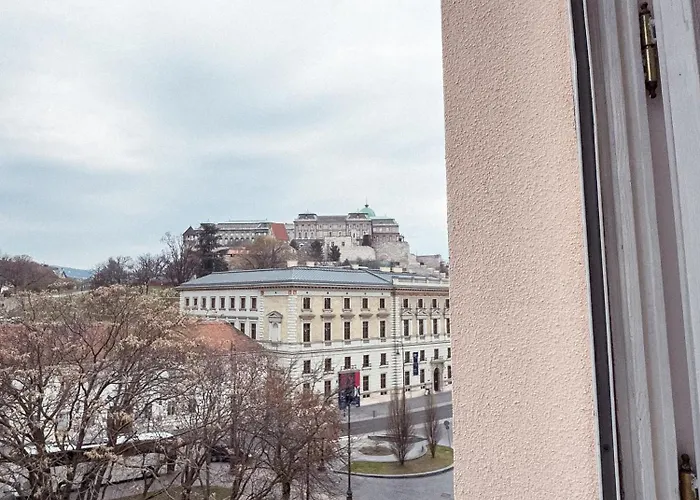 Buda Castle View Grand Budapesta